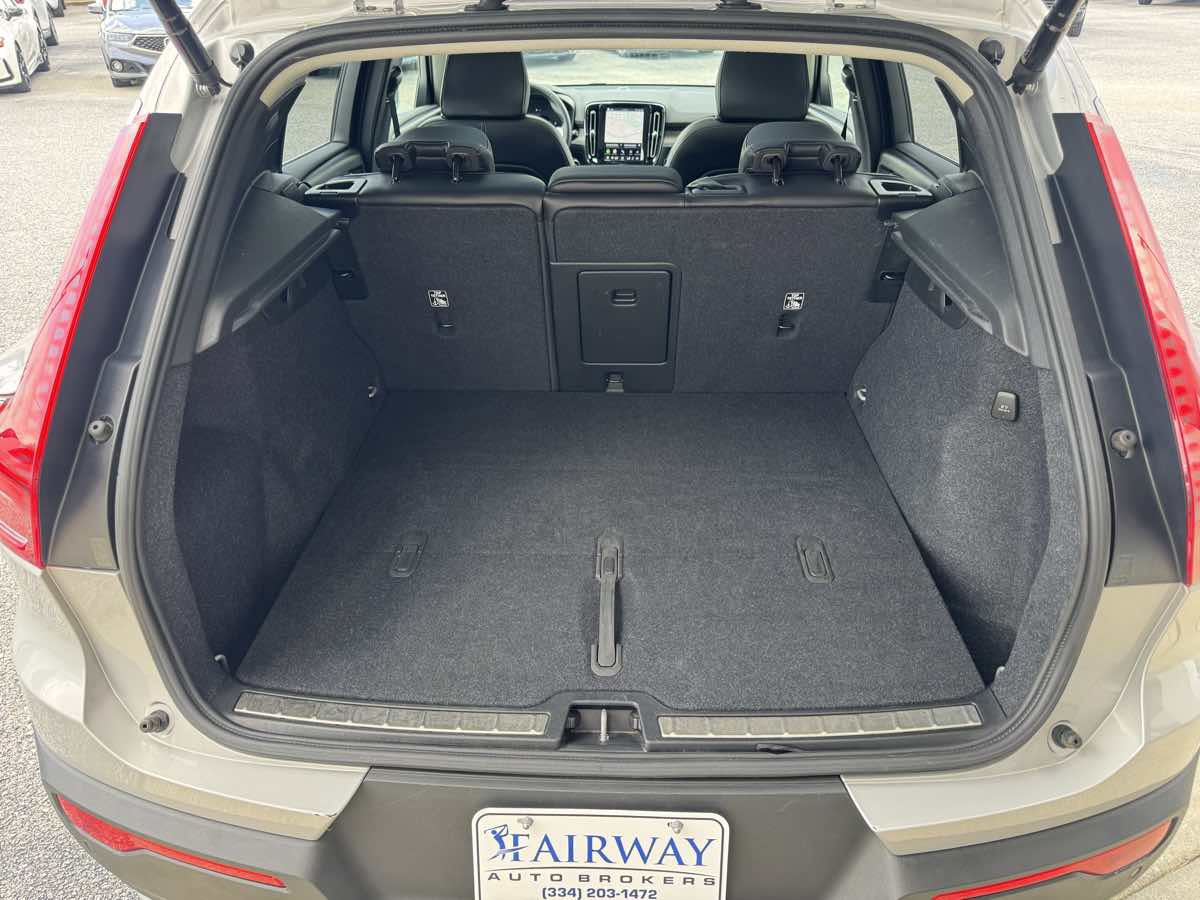 Used 2025 Volvo XC40 B5 Plus AWD/4WD image 26
