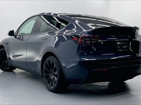 Used 2023 Tesla Model Y Long Range AWD/4WD image 2