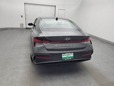 Used 2025 Hyundai Elantra SE FWD image 6