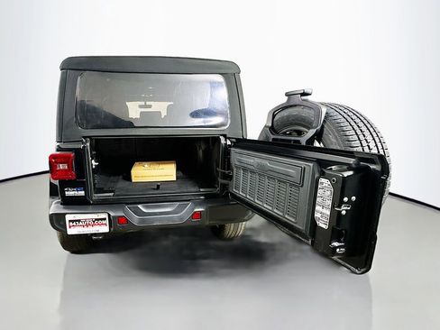 Used 2021 Jeep Wrangler Unlimited Sahara w/ Cold Weather Group AWD/4WD image 35