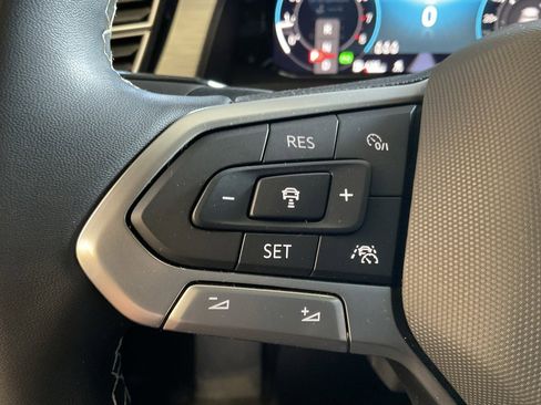 Used 2024 Volkswagen Atlas Cross Sport SE image 12