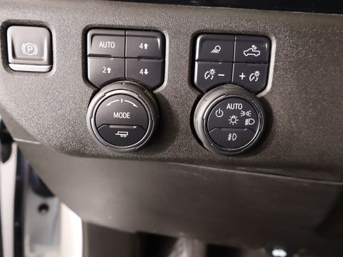 Used 2024 Chevrolet Silverado 1500 LTZ AWD/4WD image 9