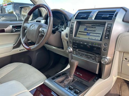 Used 2011 Lexus GX 460 image 30
