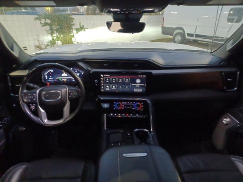 Used 2024 GMC Sierra 2500 Denali w/ Denali Reserve Package image 9