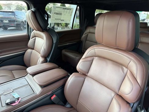New 2026 Lincoln Navigator Reserve AWD/4WD image 13