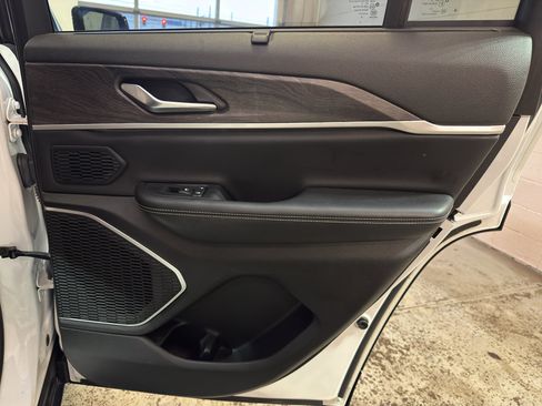 Used 2023 Jeep Grand Cherokee 4WD 4xe w/ Luxury Tech Group II image 25