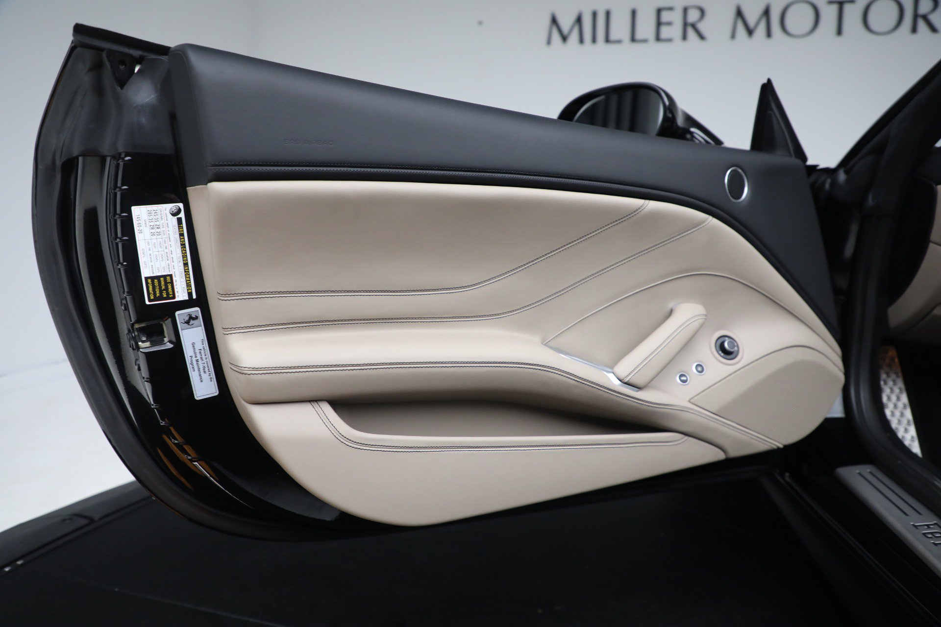 Certified 2016 Ferrari California T RWD image 18