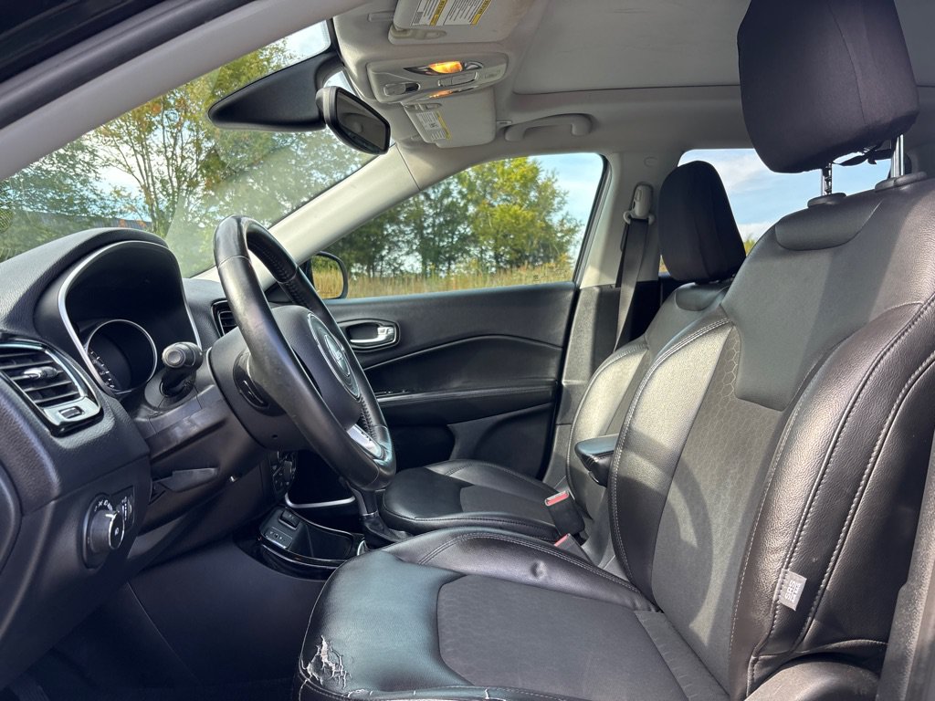 Used 2018 Jeep Compass Latitude w/ Popular Equipment Group FWD image 11