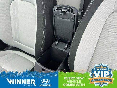 New 2025 Hyundai Venue SEL image 19