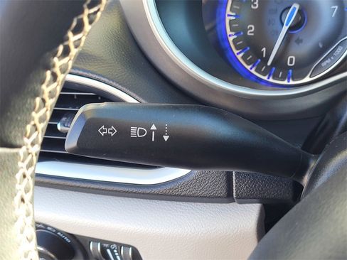 Used 2024 Chrysler Pacifica Touring-L image 17