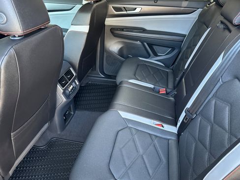 New 2025 Volkswagen Atlas Peak Edition SE image 9