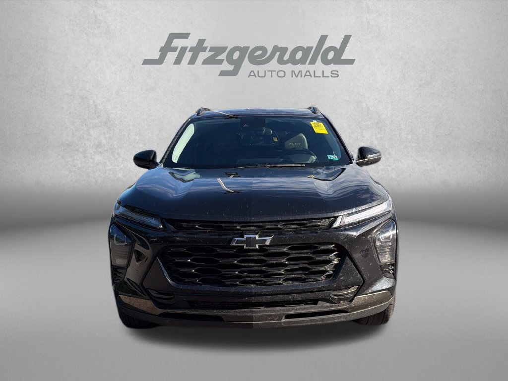 Used 2025 Chevrolet Trax ACTIV w/ Driver Confidence Package FWD image 2
