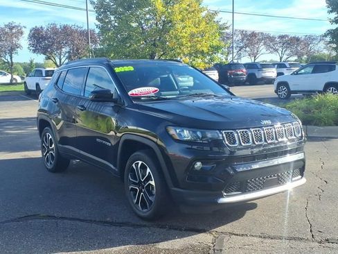 Certified 2023 Jeep Compass Limited w/ Sun and Sound Group AWD/4WD image 3