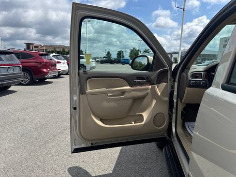 Used 2011 Chevrolet Suburban LT AWD/4WD image 28
