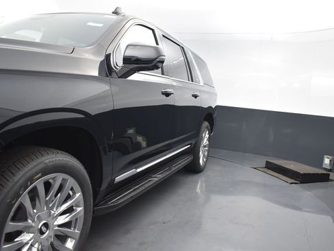 Certified 2024 Cadillac Escalade ESV Premium Luxury w/ Performance Package image 35