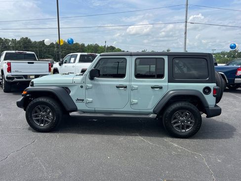 Used 2024 Jeep Wrangler Unlimited Sport AWD/4WD image 9