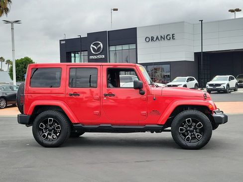 Used 2018 Jeep Wrangler Unlimited Sahara AWD/4WD image 32