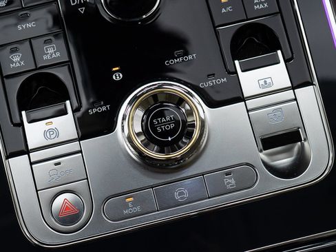 Used 2026 Bentley Flying Spur Plug-In Hybrid AWD/4WD image 36