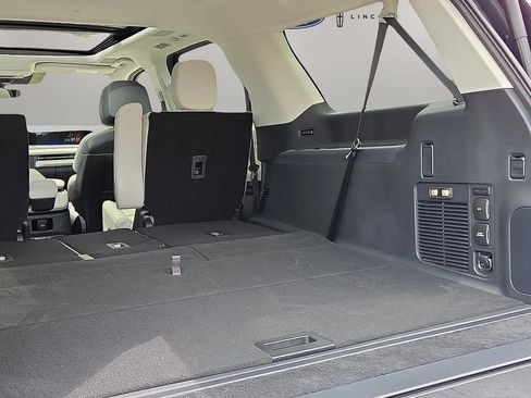 Certified 2025 Lincoln Navigator L Reserve AWD/4WD image 34