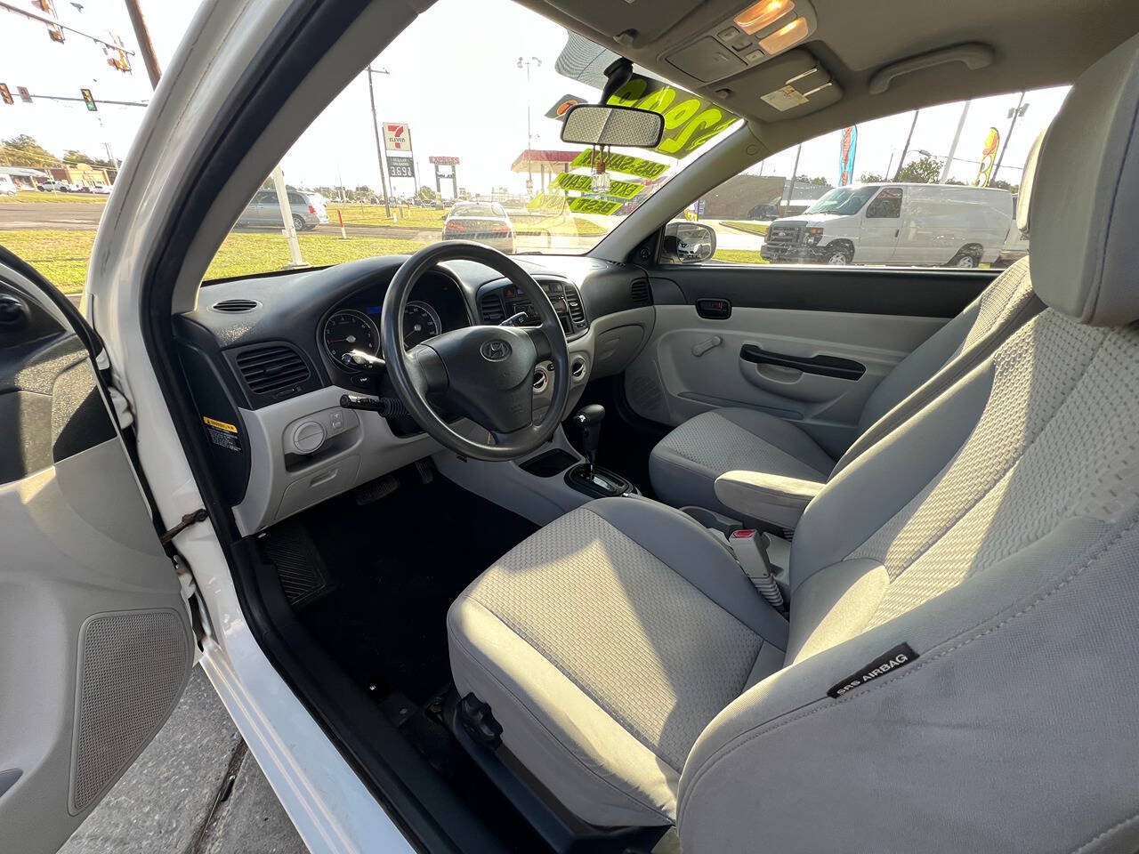 Used 2010 Hyundai Accent GS FWD image 11