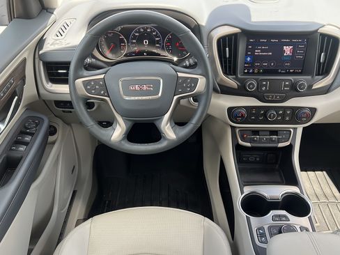 Used 2024 GMC Terrain Denali w/ Denali Premium Package AWD/4WD image 15
