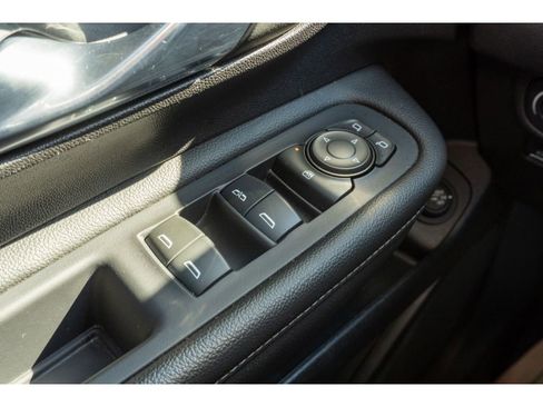 Used 2024 GMC Terrain SLT image 27