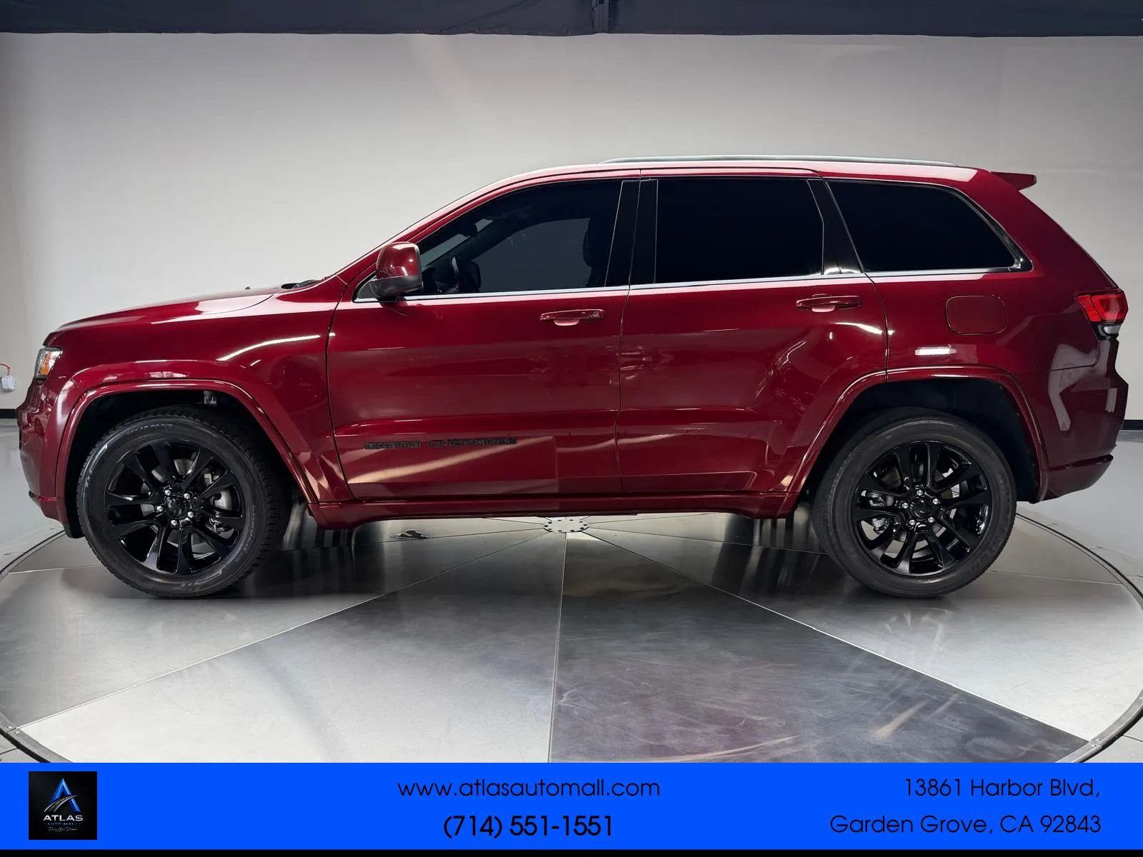 Used 2021 Jeep Grand Cherokee Laredo X AWD/4WD image 4