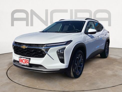 Used 2025 Chevrolet Trax LT w/ LT Convenience Package image 9