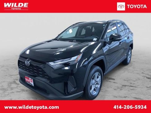 Used 2025 Toyota RAV4 XLE image 1