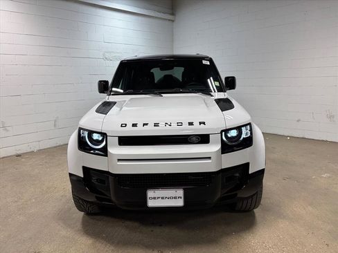 Used 2023 Land Rover Defender 110 X-Dynamic SE image 3