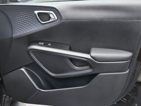 Used 2025 Kia Soul EX image 33