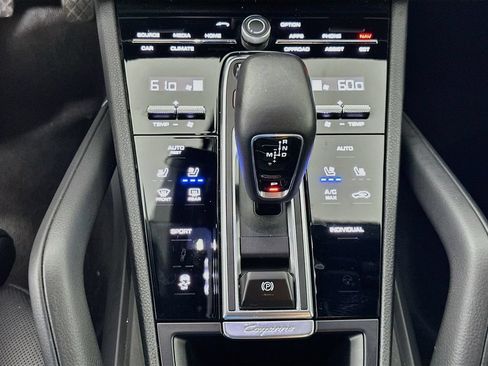 Used 2020 Porsche Cayenne AWD/4WD image 16