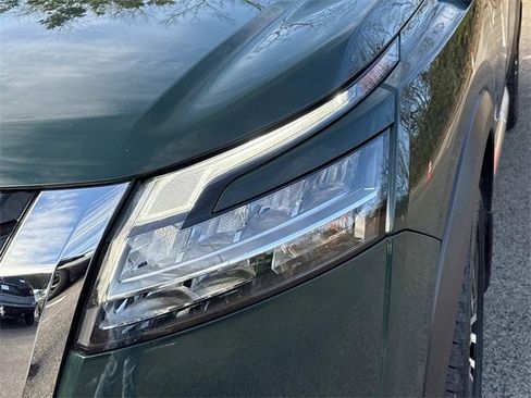 Used 2024 Nissan Pathfinder Platinum image 10