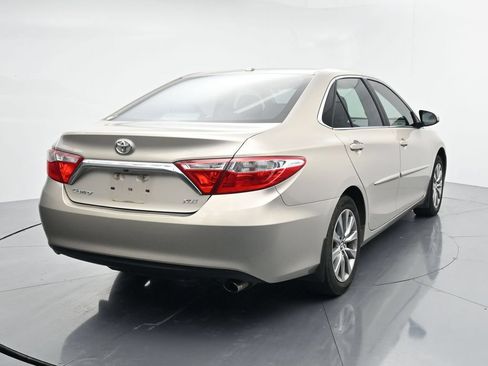 Used 2017 Toyota Camry XLE w/ Moonroof Package FWD image 6