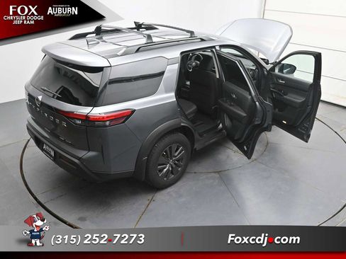 Used 2022 Nissan Pathfinder SV image 38