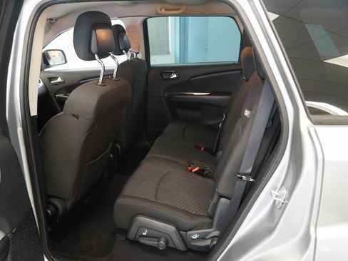 Used 2018 Dodge Journey SE image 19