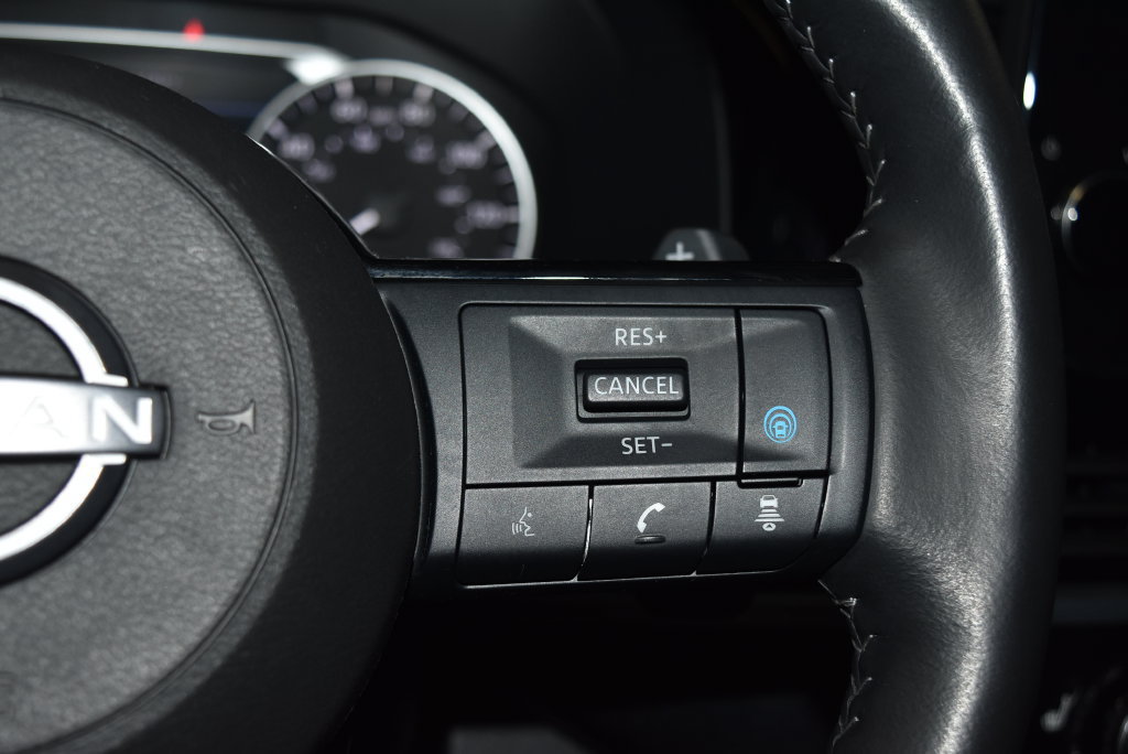 Used 2025 Nissan Pathfinder SL AWD/4WD image 9