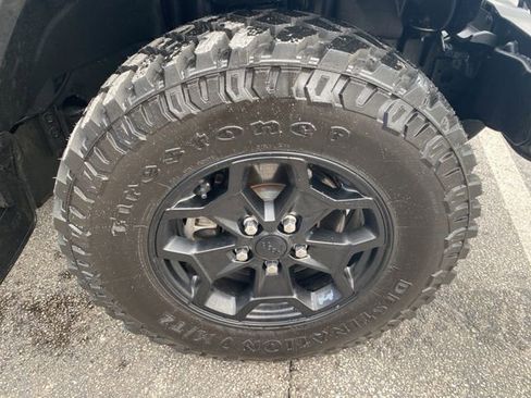 Used 2023 Jeep Gladiator Willys image 14