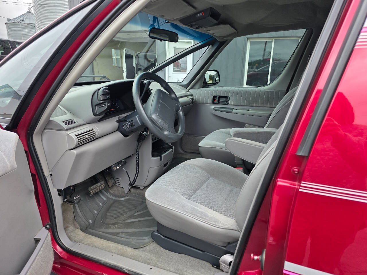 Used 1995 Chevrolet Lumina APV FWD image 9