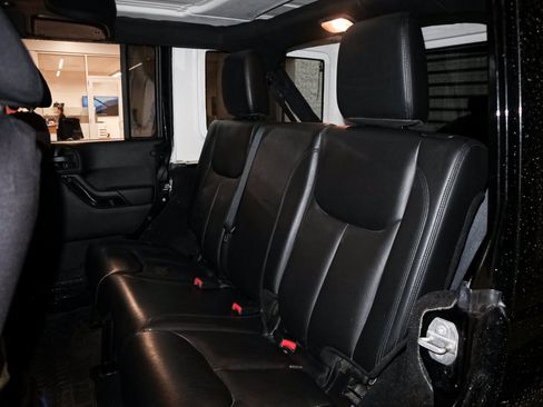 Used 2015 Jeep Wrangler Unlimited Sahara AWD/4WD image 8