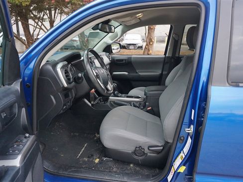 Used 2018 Toyota Tacoma SR5 image 2