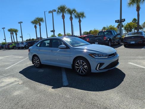 New 2026 Volkswagen Jetta SE image 2