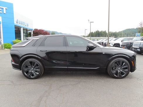 Used 2024 Cadillac Lyriq Sport RWD image 9