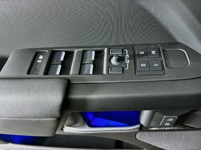 New 2026 Land Rover Defender 110 X-Dynamic SE AWD/4WD image 18