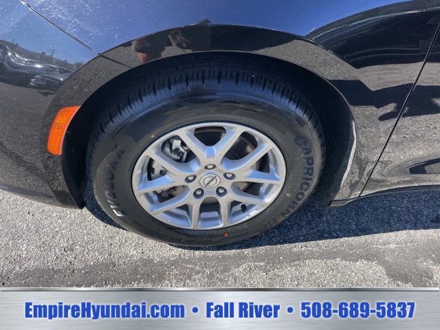 Used 2025 Chrysler Pacifica Select FWD image 12