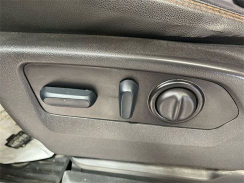 Used 2022 GMC Sierra 1500 AT4 w/ AT4 Preferred Package image 12