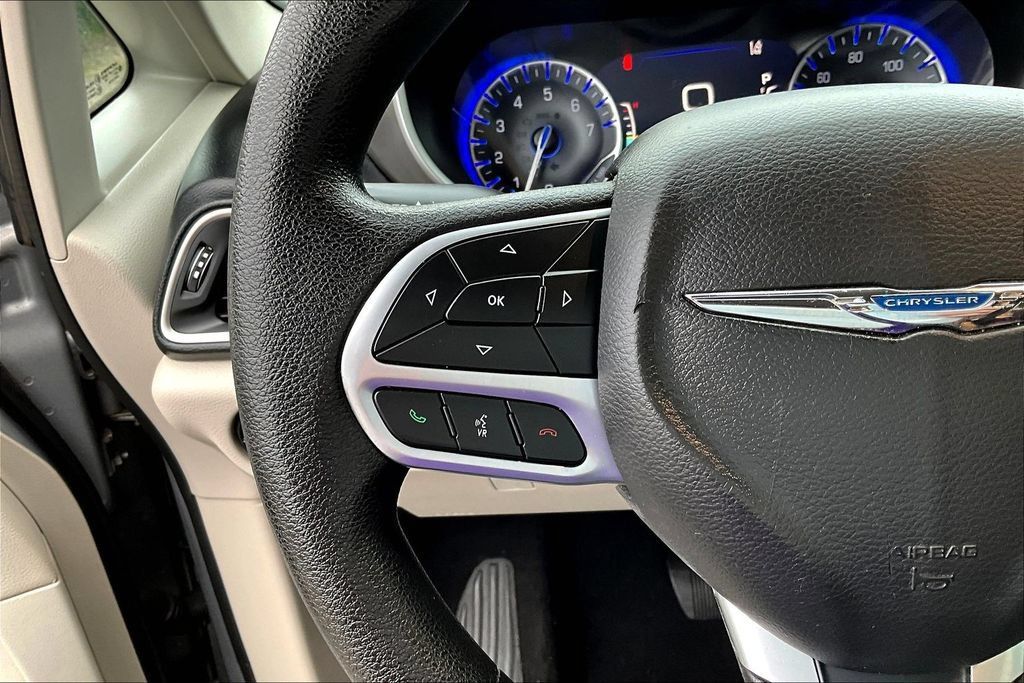 Used 2020 Chrysler Pacifica Touring w/ Advanced Safetytec Group FWD image 10