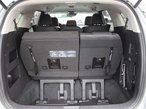 Used 2024 Kia Carnival EX FWD image 26
