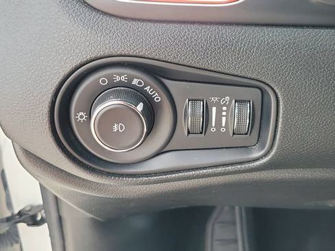 Used 2023 Jeep Renegade Trailhawk AWD/4WD image 26