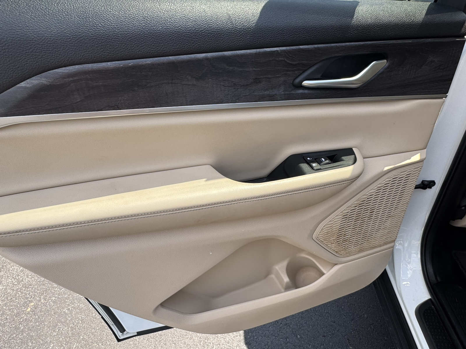 Used 2025 Jeep Grand Cherokee L Limited RWD image 25